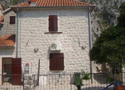 Cottage for 1 850 000 euro in Orahovac, Montenegro