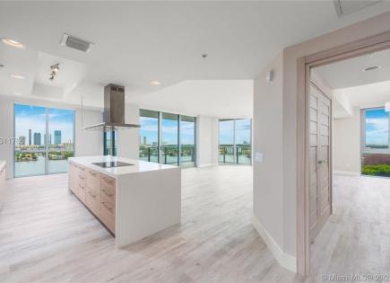 Apartment for 2 107 433 euro in Miami, USA