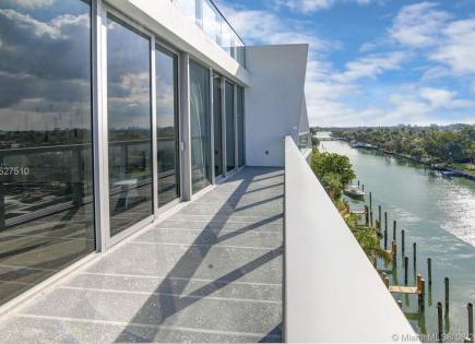 Penthouse for 3 257 608 euro in Miami, USA