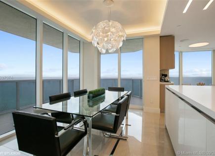 Apartment for 2 386 910 euro in Miami, USA