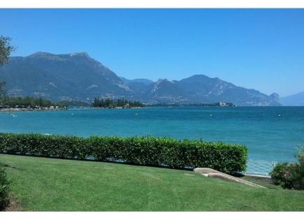 Villa for 2 700 000 euro on Lake Garda, Italy