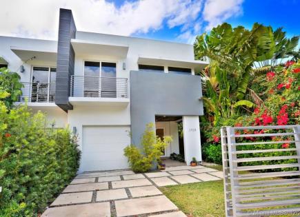 Townhouse for 989 165 euro in Miami, USA
