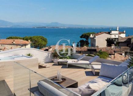 Penthouse for 1 950 000 euro on Lake Garda, Italy