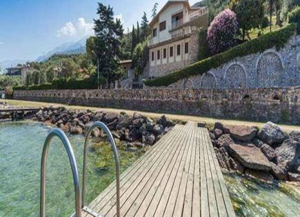 Villa for 1 550 000 euro on Lake Garda, Italy