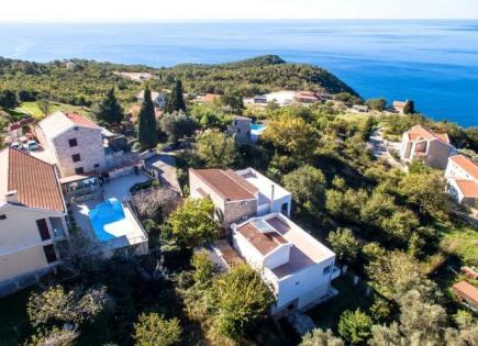 Villa for 550 000 euro in Sveti Stefan, Montenegro