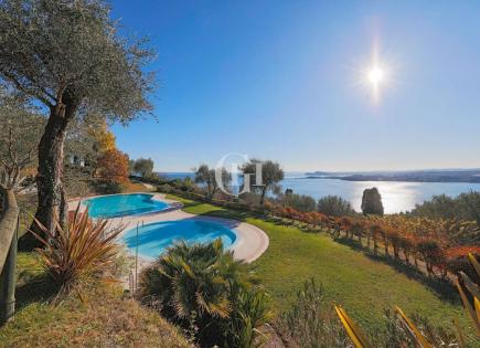 Penthouse for 690 000 euro on Lake Garda, Italy