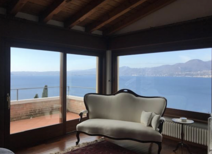 Villa for 1 100 000 euro on Lake Garda, Italy