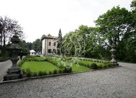 Villa for 3 800 000 euro in Merate, Italy