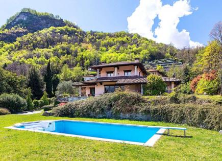 Villa for 1 900 000 euro on Lake Como, Italy