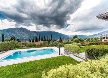 Villa para 2 400 000 euro por Lago de Como, Italia