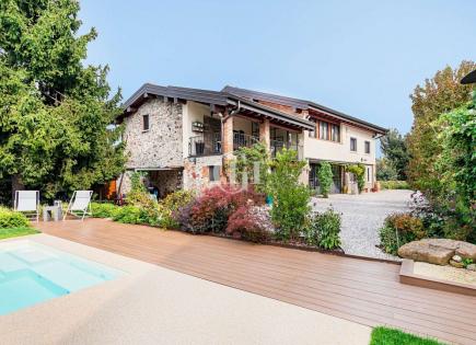 Hôtel pour 870 000 Euro par le Lac de Garde, Italie