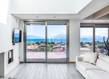 Penthouse for 1 100 000 euro on Lake Garda, Italy