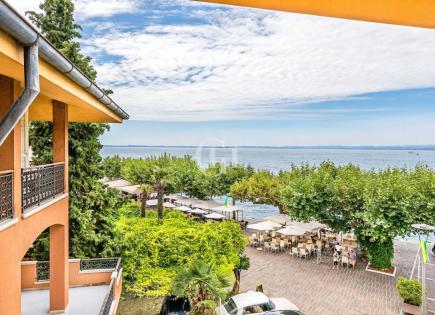 Penthouse for 850 000 euro on Lake Garda, Italy