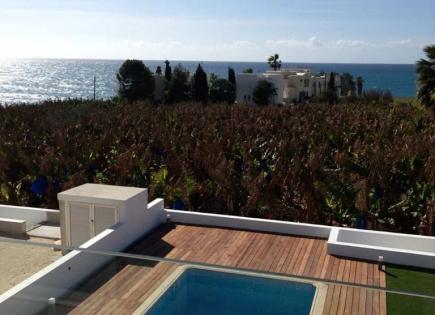 Villa for 750 000 euro in Paphos, Cyprus