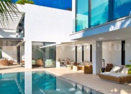 Villa for 2 044 643 euro in Camp de Mar, Spain