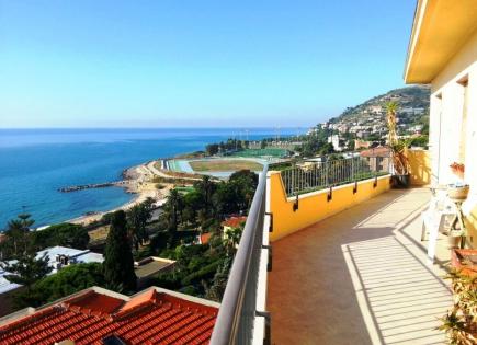 Penthouse for 650 000 euro in San Remo, Italy