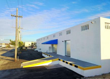 Commercial property for 5 489 364 euro in Miami, USA