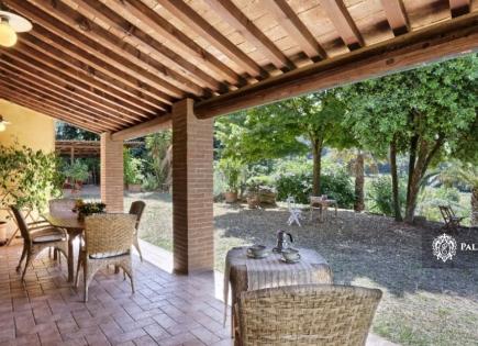 Manor for 797 000 euro in Guardistallo, Italy