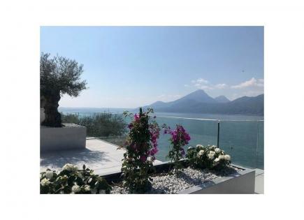 Penthouse for 1 150 000 euro on Lake Garda, Italy