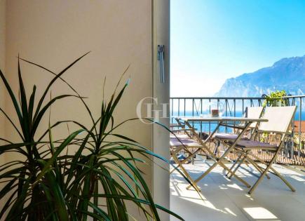 Apartment for 950 000 euro on Lake Garda, Italy