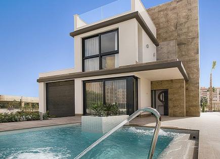 Villa for 455 000 euro in La Manga del Mar Menor, Spain
