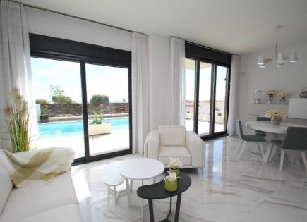 Villa for 700 000 euro in Dehesa de Campoamor, Spain