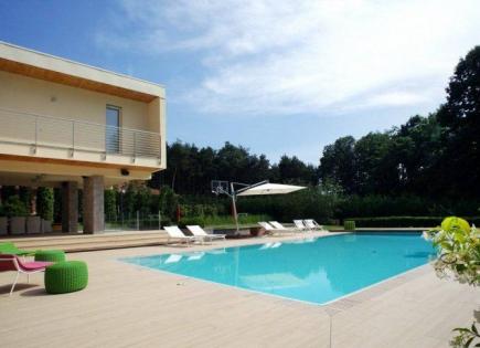 Villa for 2 500 000 euro in Como, Italy