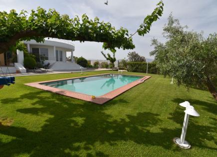 Villa for 1 600 000 euro in Loutraki, Greece