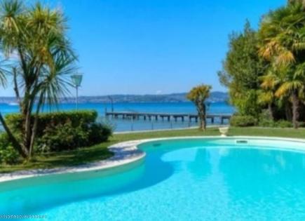 House for 4 500 000 euro in Sirmione, Italy