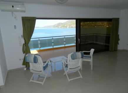 Penthouse for 650 000 euro in Loutraki, Greece