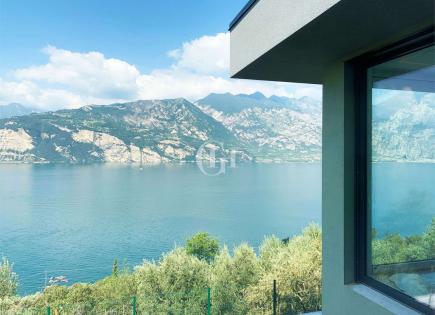 Villa for 1 250 000 euro on Lake Garda, Italy