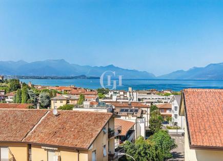 Penthouse for 435 000 euro on Lake Garda, Italy