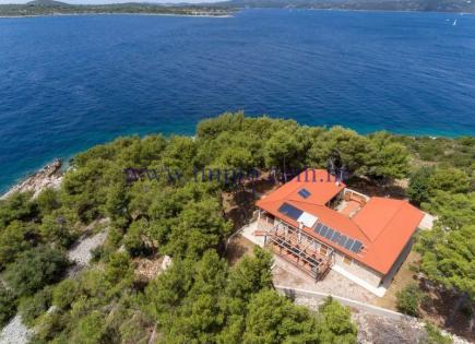 Villa for 3 500 000 euro in Trogir, Croatia