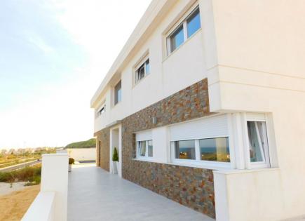 Villa for 695 000 euro in Guardamar del Segura, Spain