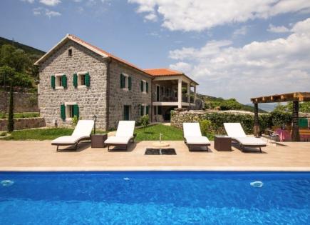 Villa for 950 000 euro on Lustica peninsula, Montenegro