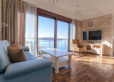 Penthouse for 410 000 euro in Rafailovici, Montenegro