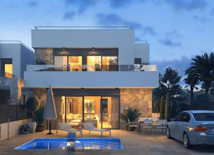 Villa for 370 000 euro in Villamartin, Spain