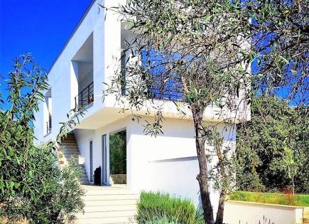Villa for 495 000 euro on Corfu, Greece