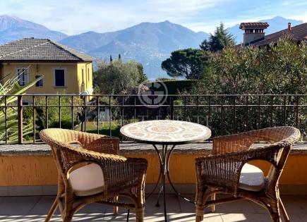 Villa for 365 000 euro on Lake Como, Italy