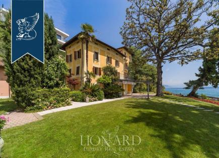 Villa in Manerba del Garda, Italy (price on request)