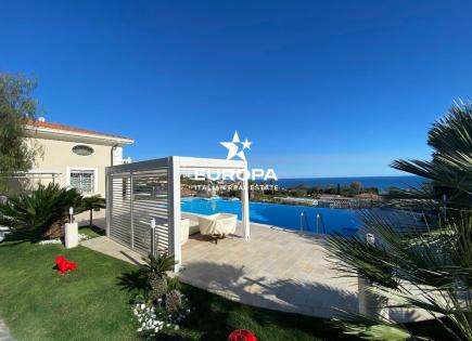 Villa for 2 800 000 euro in San Remo, Italy