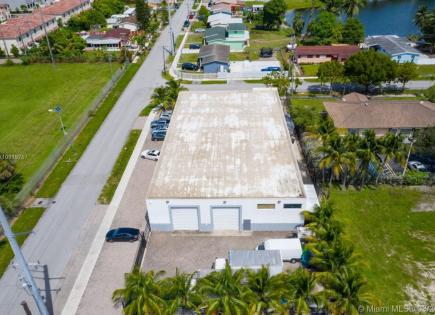 Commercial property for 1 834 281 euro in Miami, USA