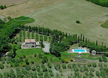 House for 800 000 euro in Val d'Orcia, Italy