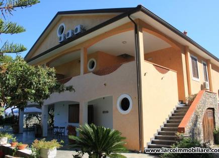 Hotel for 680 000 euro in Grisolia, Italy