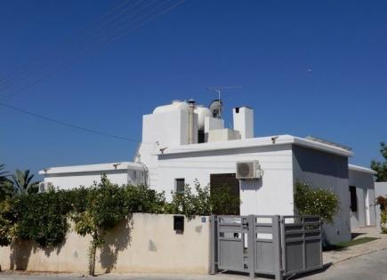 Bungalow for 385 000 euro in Paphos, Cyprus