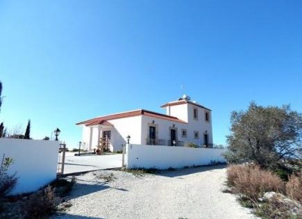 Villa for 800 000 euro in Paphos, Cyprus