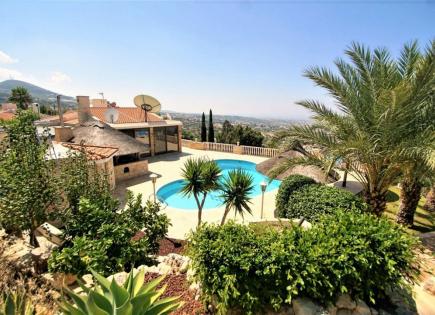 Villa for 1 350 000 euro in Paphos, Cyprus