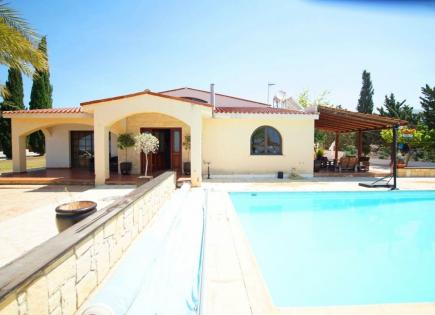 Villa for 1 800 000 euro in Paphos, Cyprus