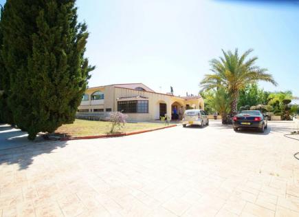 Villa for 1 100 000 euro in Paphos, Cyprus