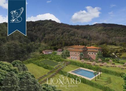 Villa for 2 000 000 euro in Carrara, Italy